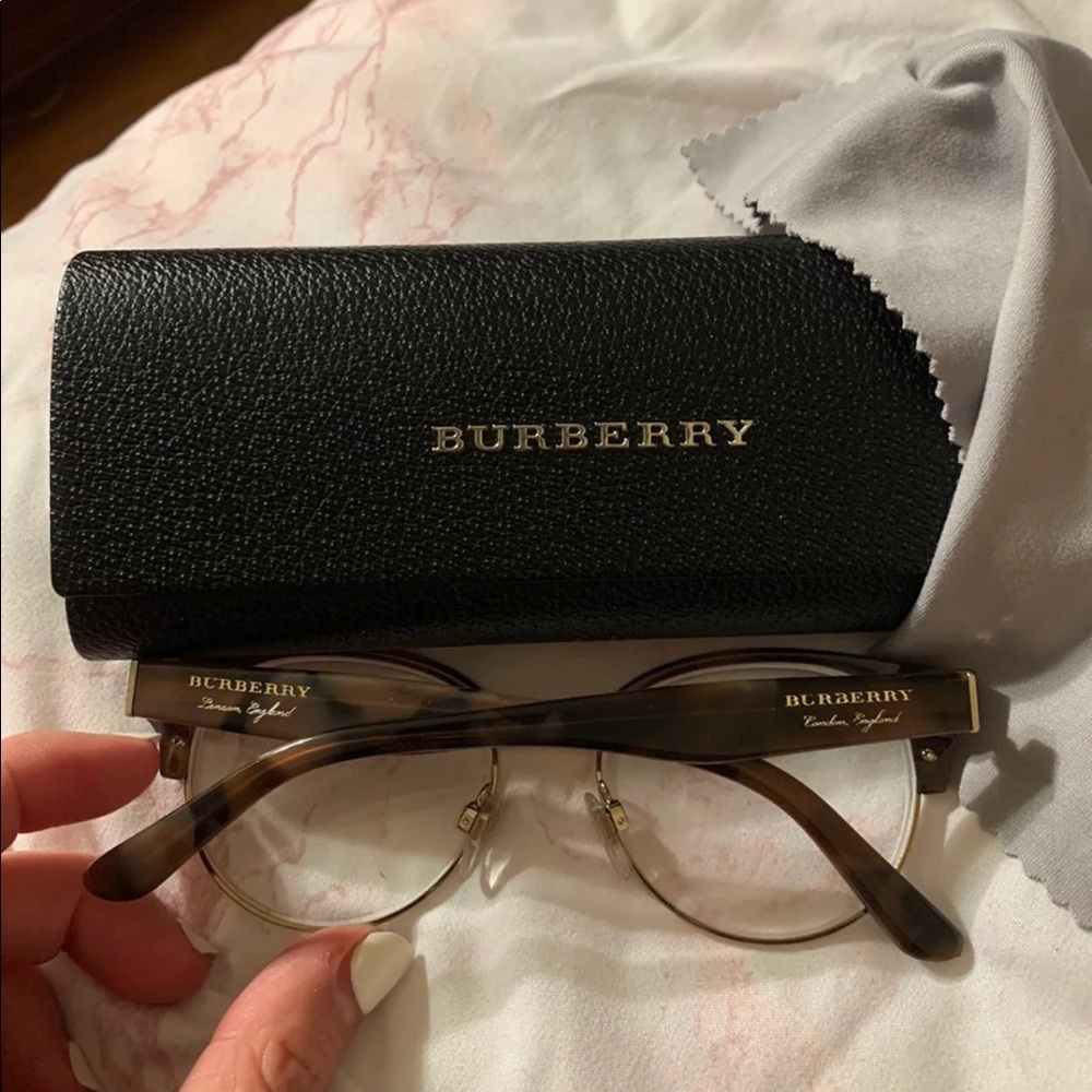 Burberry Glass Frame - Picture 2 of 3